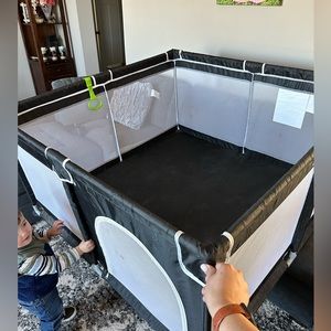 Baby play yard, like new